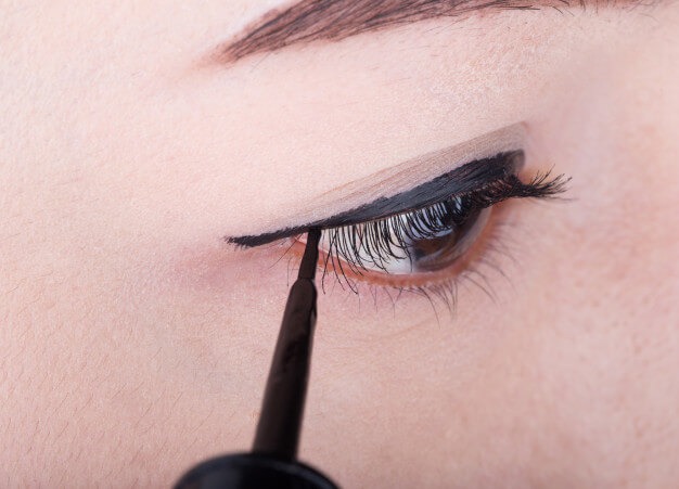 How to Apply Liquid Eyeliner