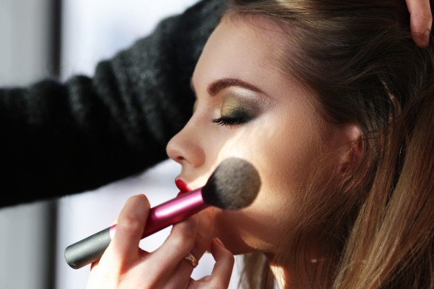 Fashion and glamor makeup artist: