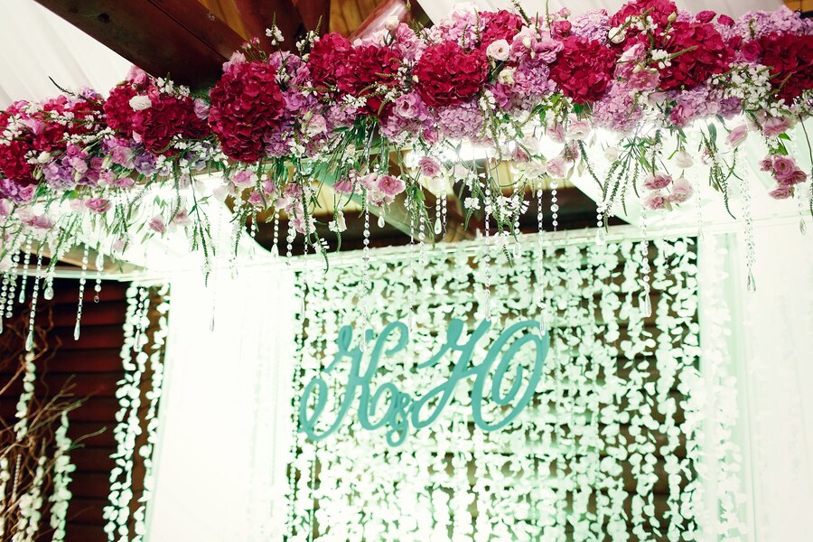 Decorate Aisle With Flowers 